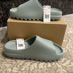 Yeezy Slide Size 10