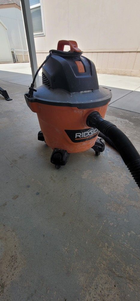 Ridgid 9 Gal. 4.25-Peak HP NXT Wet/Dry Shop Vacuum with Filter and Hose