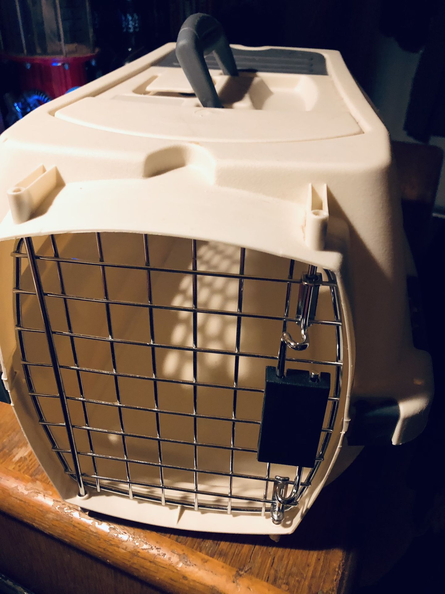 PETMATE ANIMAL CARRIER