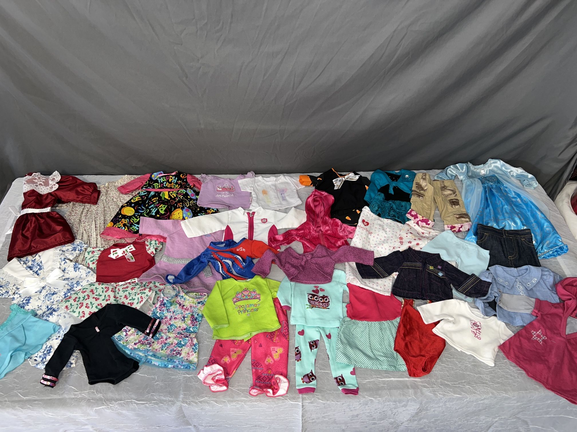 Huge American girl Clothes Lot 18” Doll