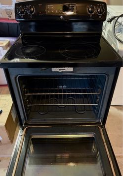 Title: GE Black Electric Stove & Oven – $170