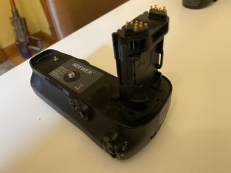 Canon 5D Mark IV Battery Grip 