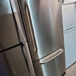 GE 22CU FT Apartment Size Stainless Steel Bottom Freezer Refrigerator 30W27D67H