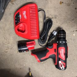 Milwaukee M12 Drill Kit