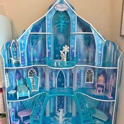 4ft Disney Frozen Castle