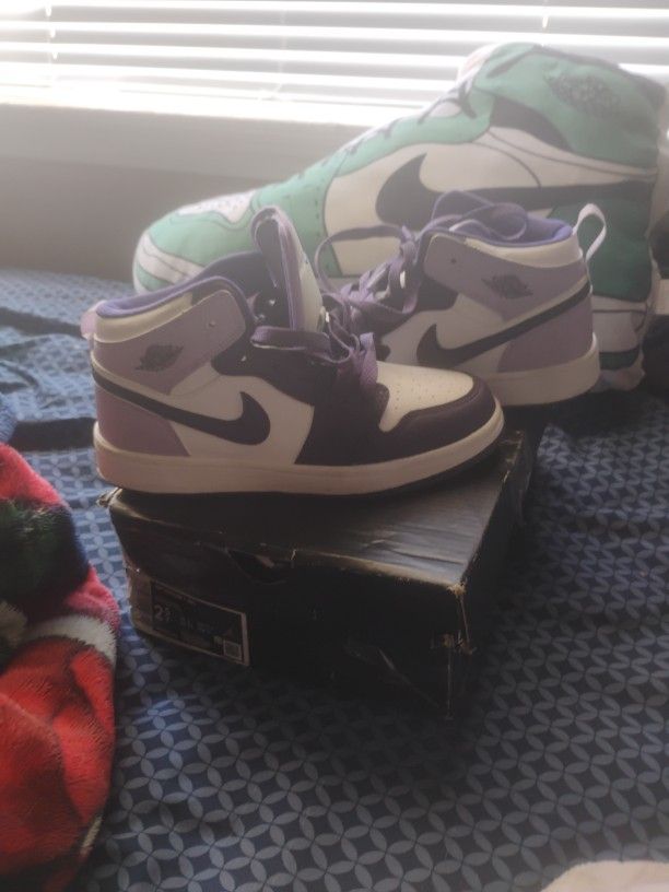 Air Jordan 1 Mid / DQ(contact info removed)