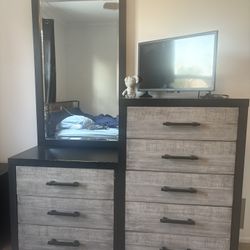 Dresser w/mirror and Night Stand