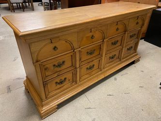 THOMASVILLE Light Brown Wood 7-Drawer Low Dresser