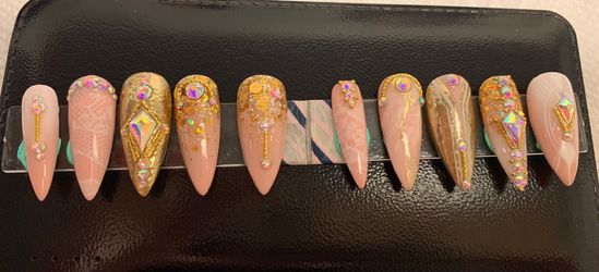 Custom make press on nail