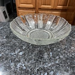 Vintage Large Glass Serving Bowl.  Pretty design no markings or brand.  Size 10 inches wide and 3 inches tall.  Brand new never used.  Had been on dis