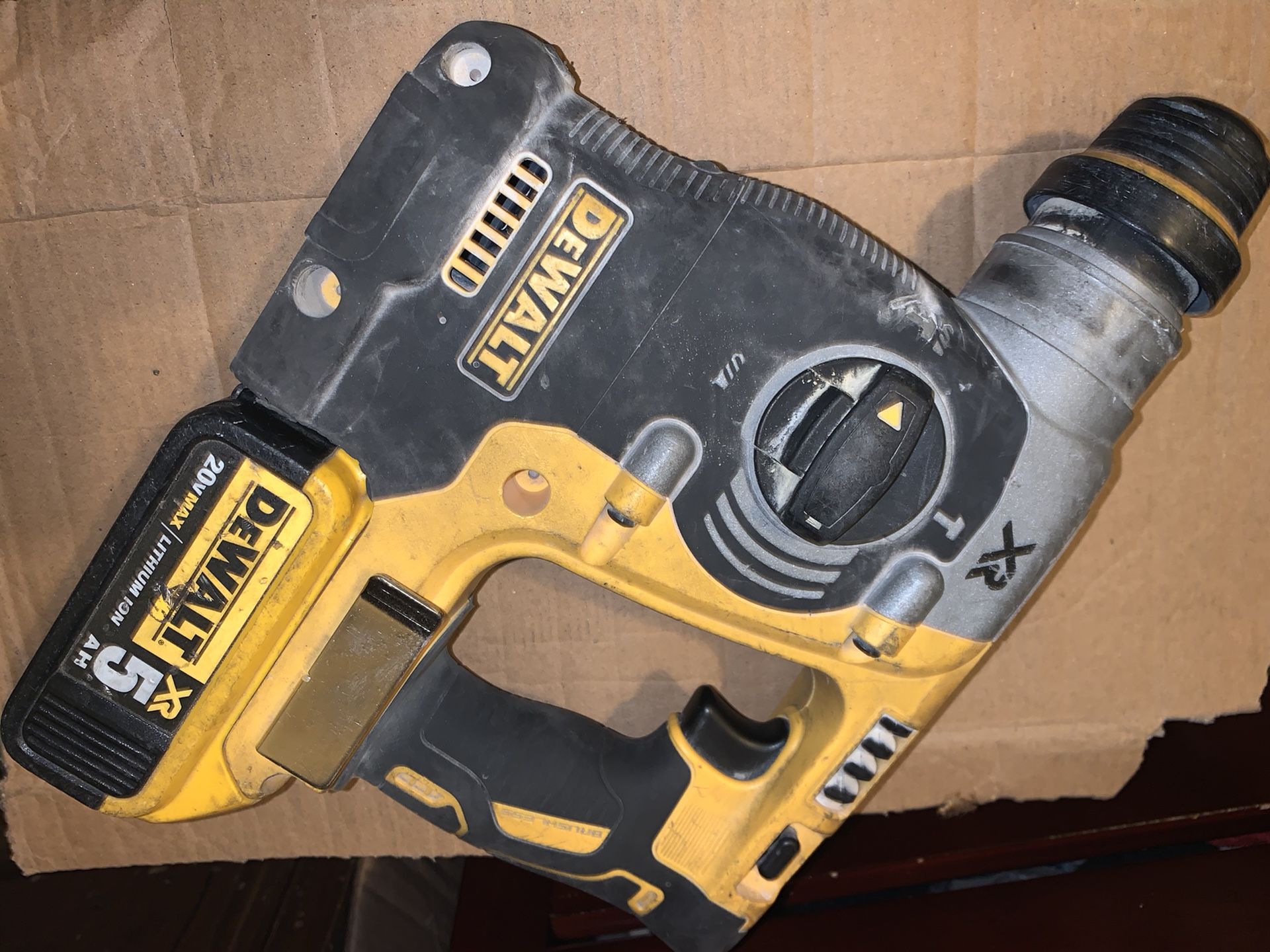 DEWALT 20v ROTARY HAMMER XR Brushless