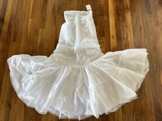 New David's Bridal underskirt