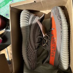 Yeezy Size 8 DS 