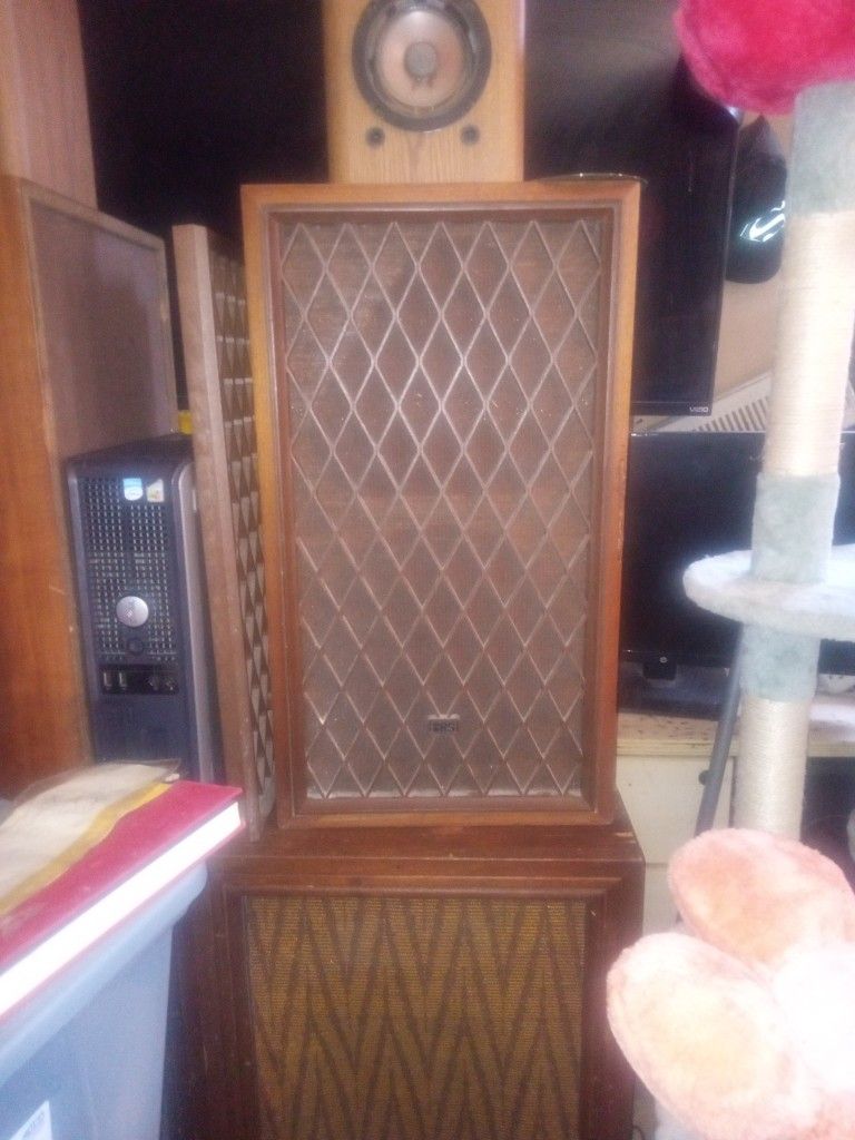 Vintage Radio Shack Nova 88 Speakers