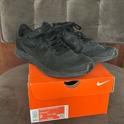 Women’s Nike Shoes 9