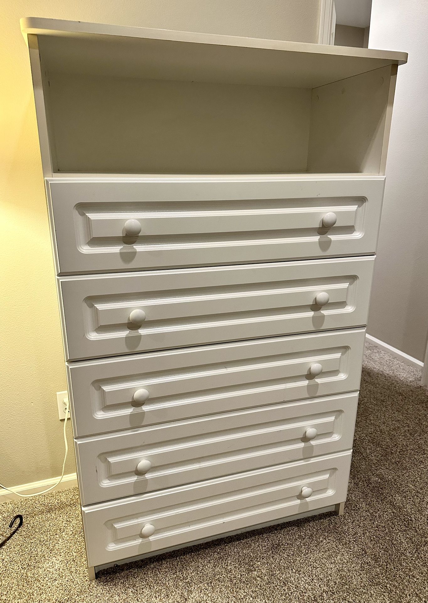 5 Drawer Dresser with Top Display/Book Shelf