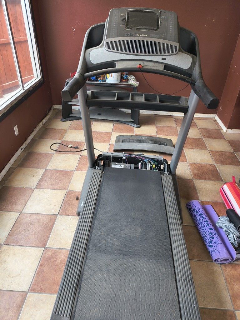 NordicTrack Commercial 1750 Treadmill 
