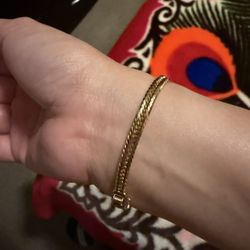 18k Japan Bracelet 7.5 Inches  10.9 Grams 