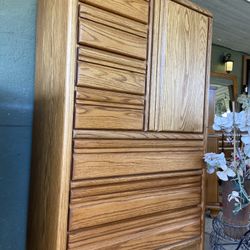 Gorgeous Tall Solid Oak Wood Dresser 7 Drawers Whit One Door