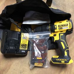 DeWalt drill And one battery and charge
