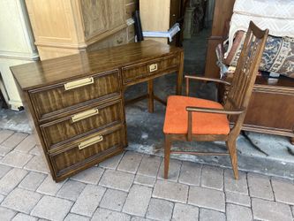 Mid Century Modern Desk And Chair 
