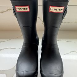 Hunters Short Woman’s Rain Boots -Sz 7