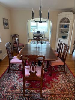 Beautiful Dining Room Table and Chairs