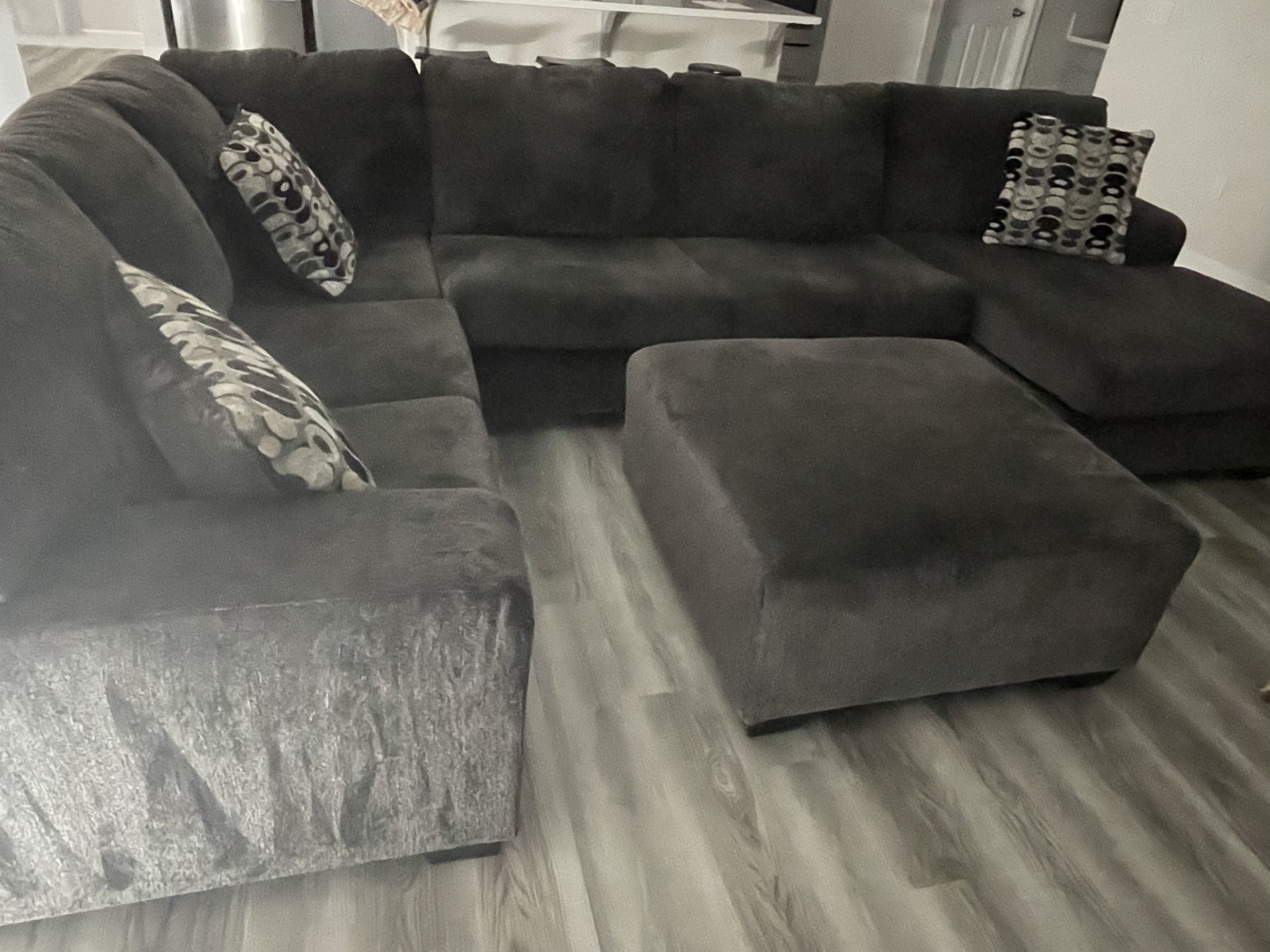 Mint Condition Sectional w/ Ottoman, Moving Need Gone