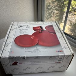 Fiesta 4 Piece Set Scarlet