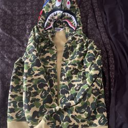 camo large bape  jackeg