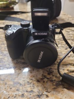 Kodak PIXPRO AZ425 Digital Camera + Camera Case