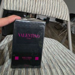 Valentino Born in Roma Extradose, 3.4. Oz