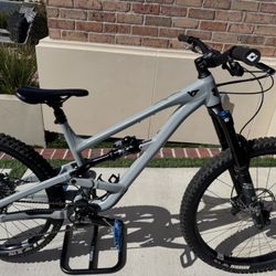 2023YT Capra Core – Large – FOX 38 / Float X – SRAM – Excellent Condition