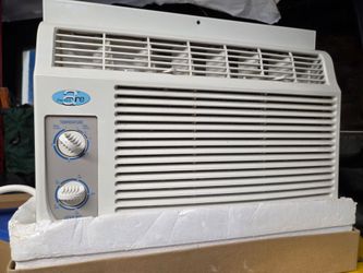 Air Conditioner- 5000 BTU/hr Window AC