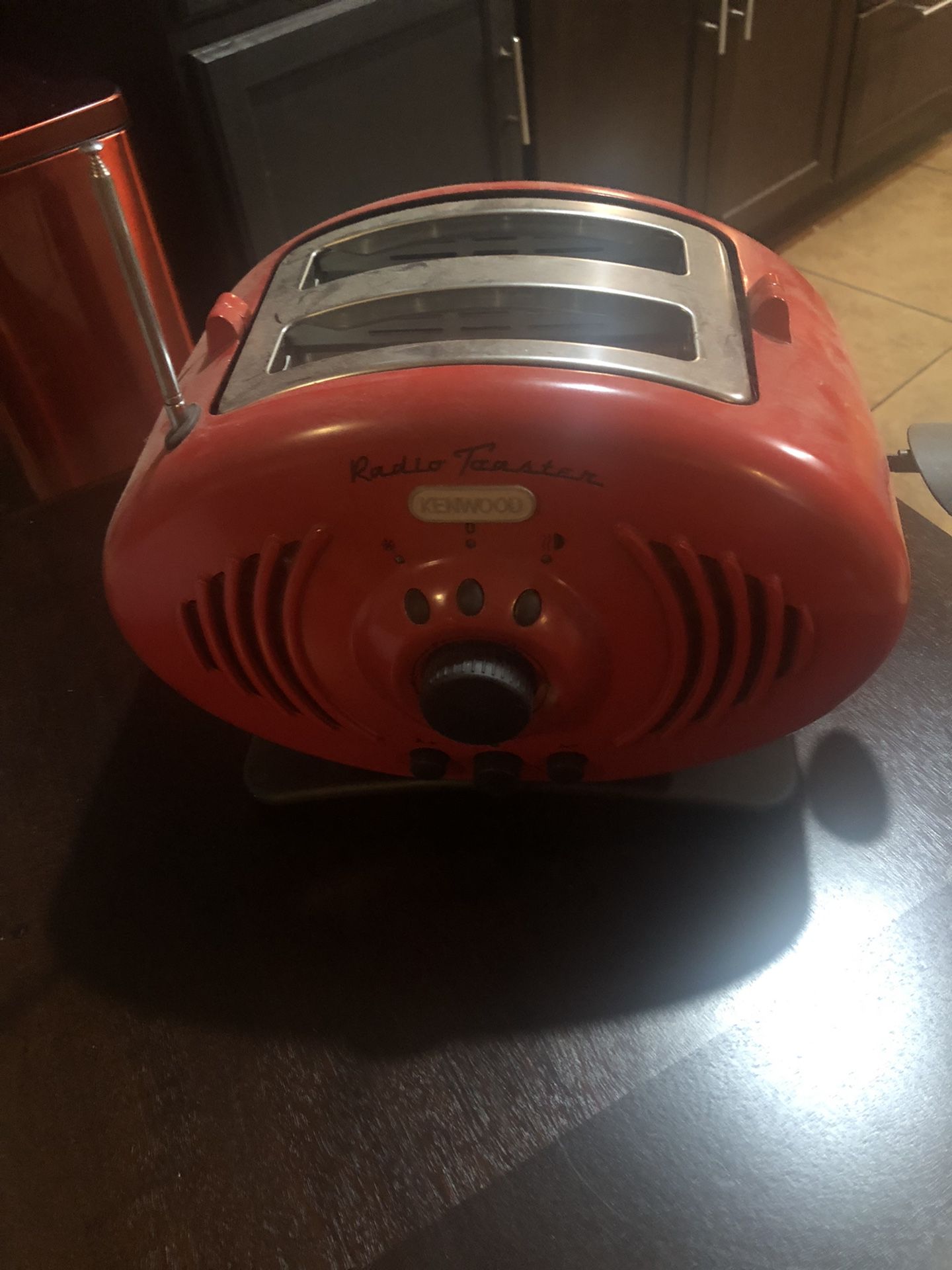 Kenwood Vintage Retro Unique Red Fm Radio Toaster
