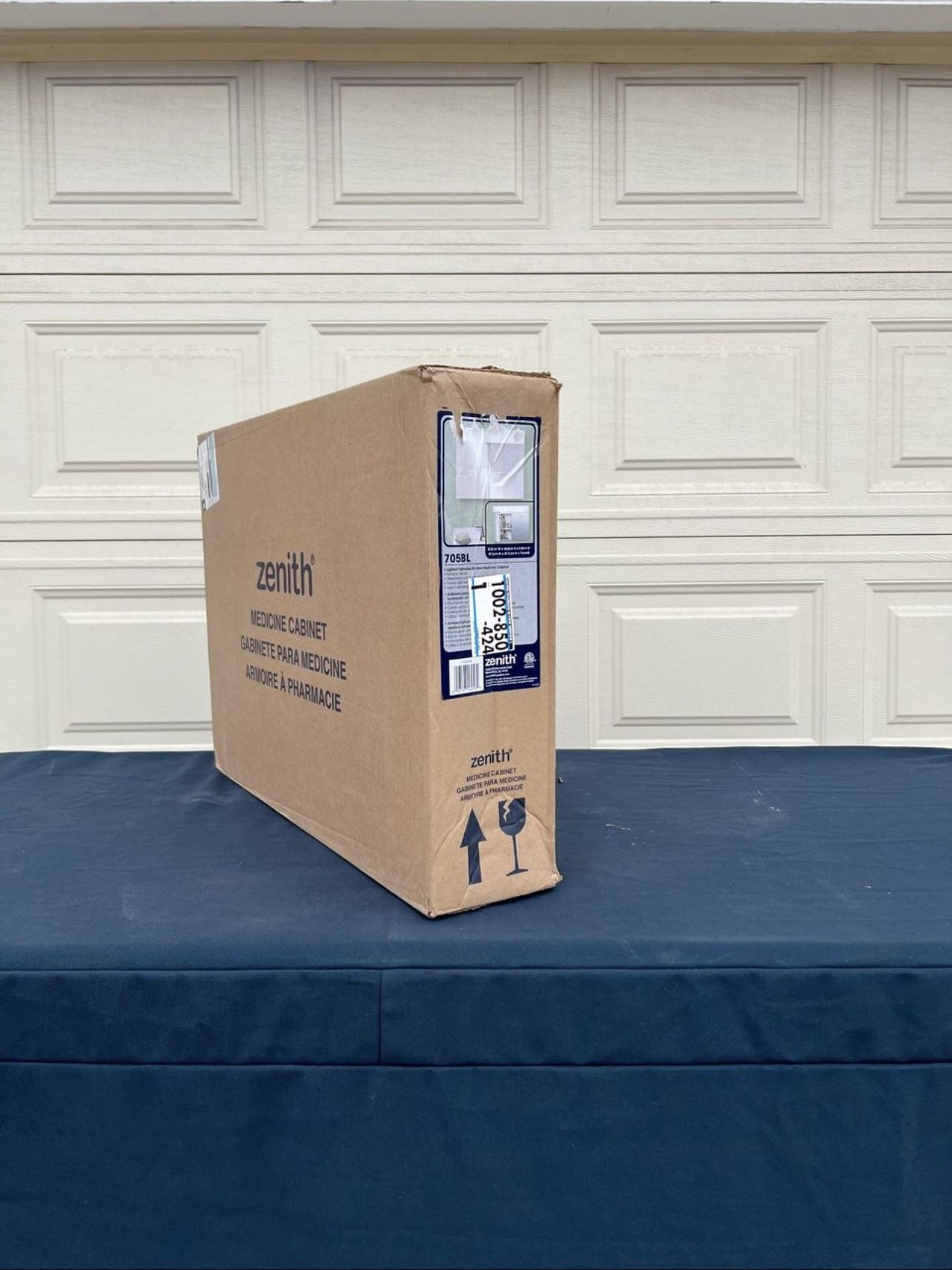 Zenna Home 23.25 W x 18.63 H Lighted Frameless White Surface-Mount Medicine Cabinet with mirror