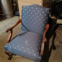 Old Chair In good Condition 