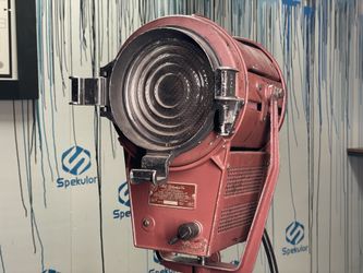 Vintage Hollywood Light // Mole-Richardson 2K 