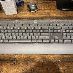 LOGI KEYBOARD (Bluetooth)