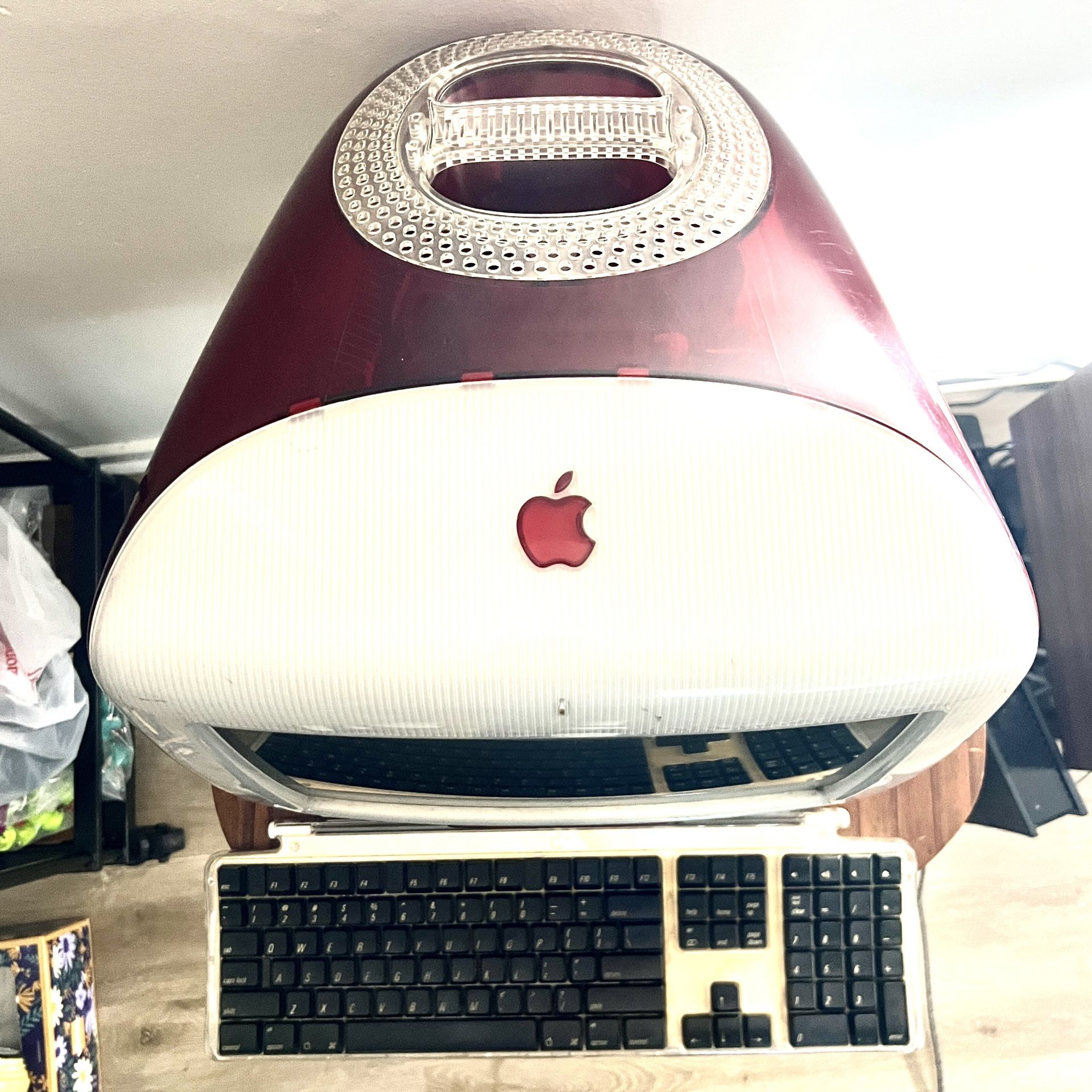 Apple iMac G3 2000 -Strawberry Red 20 GB, 450 MHz - w/ Keyboard