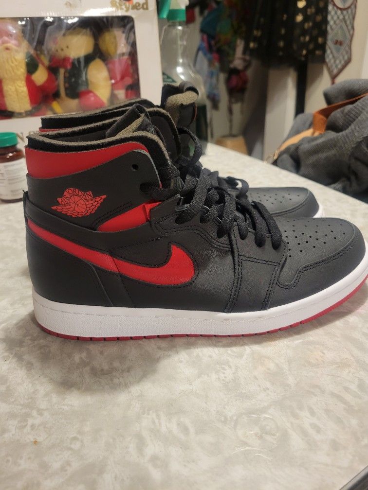 Men's Air Jordan 1 High Zoom Air CMFT
SIZE 8.5
MINT CONDITION 
NO BOX
