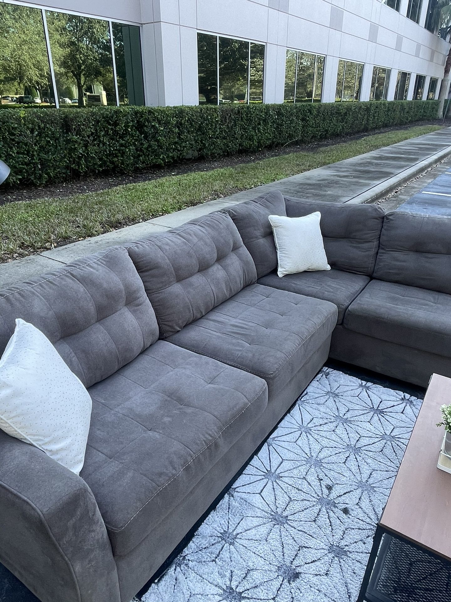 Comfortable Gray Sectional Couch / Sofa [FREE Delivery] for Sale in Orlando, FL OfferUp