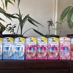 Febreze plugs $4 Each 💙💙