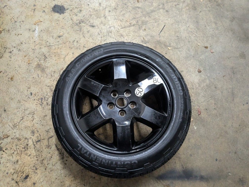 Tire And Rim For A Range Rover From 06 To13