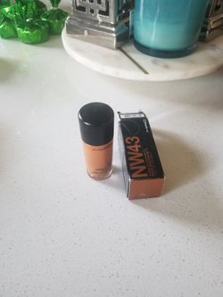 Mac Studio Fix Fluid Foundation Nw43