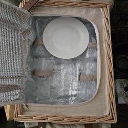 Picnic Basket And Setting For 4