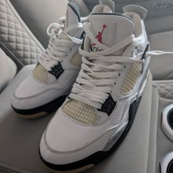 Jordan 4 men  Size 9 