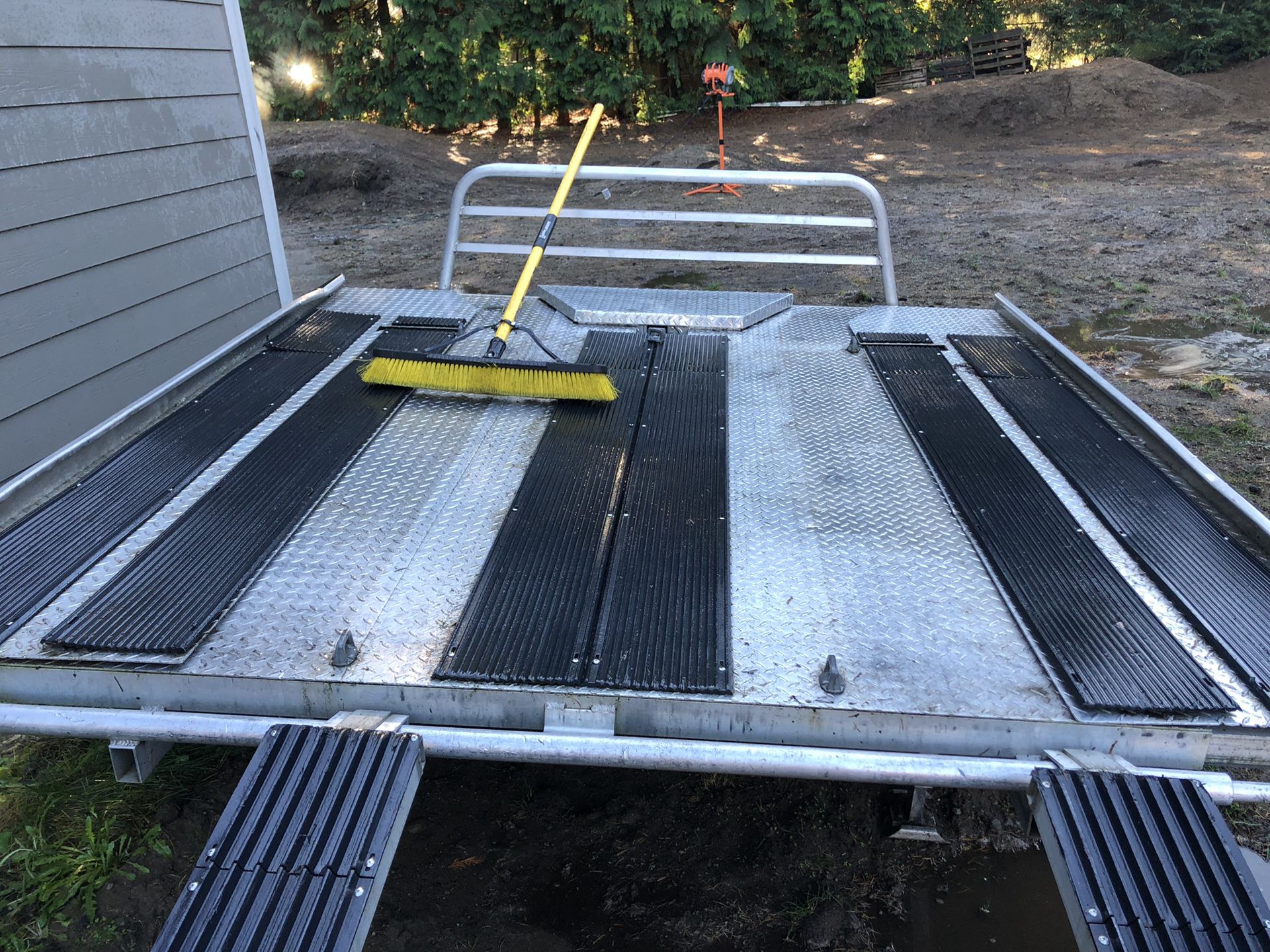 Sled deck for snowmobile