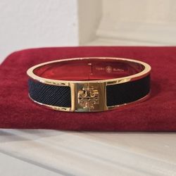 Brand New Black Tory Burch Kira Enamel Medium Hinged Bangle Bracelet with logo 18K-Gold-Plated