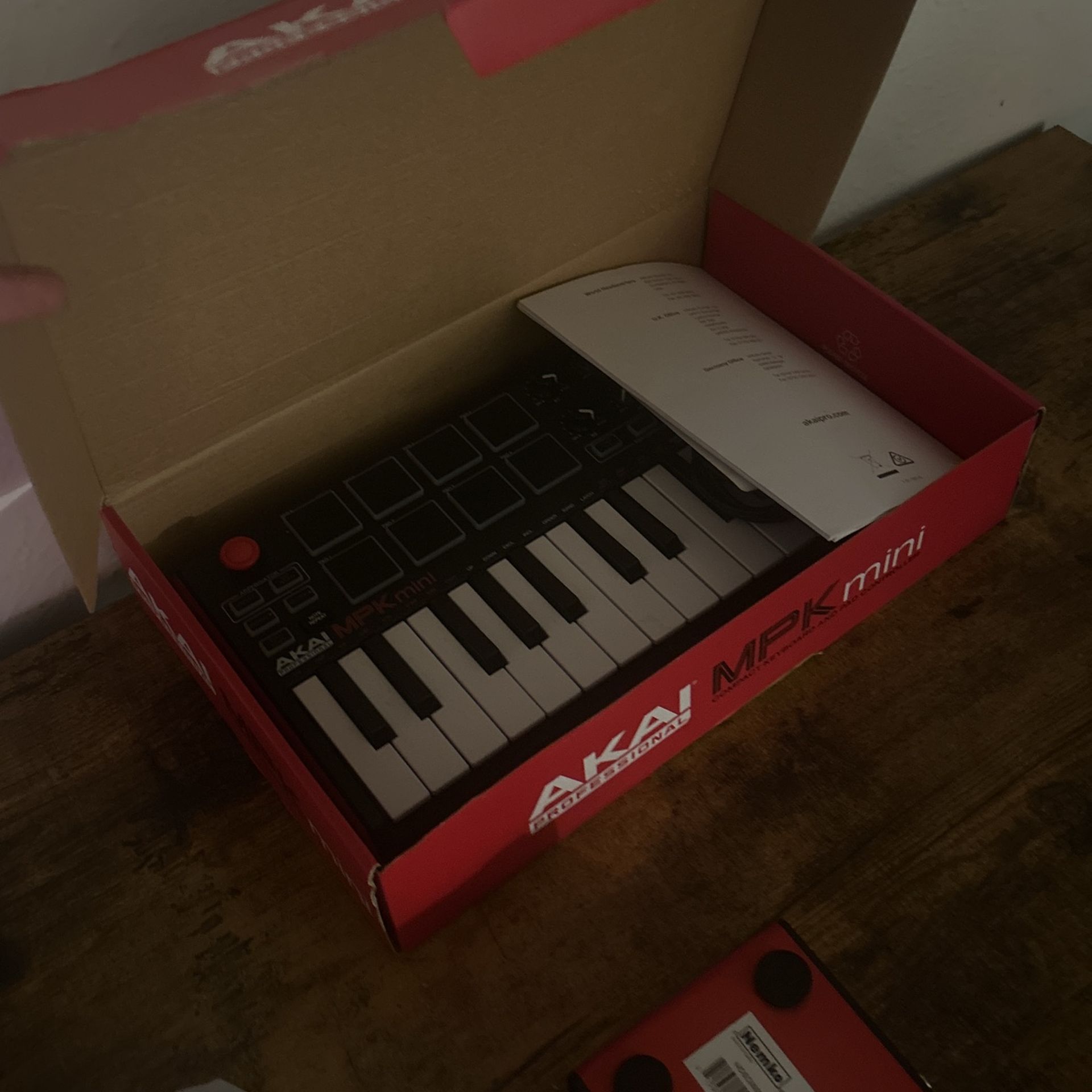 Akai MPK Mini Hybrid 3 (PRICE NEGOTIABLE)